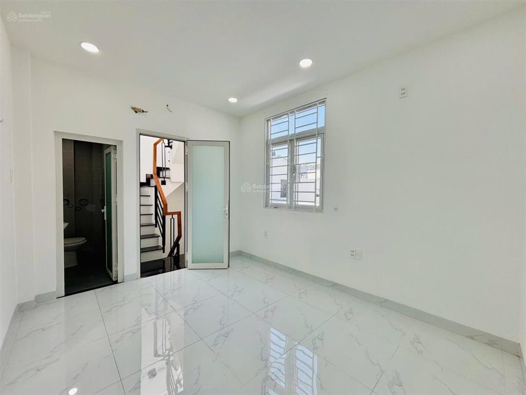 Rất là hiếm  rẻ  4 tầng lầu  giáp phú nhuận  sân bay  bình thuận  đường nguyễn kiệm  4.2 tỷ