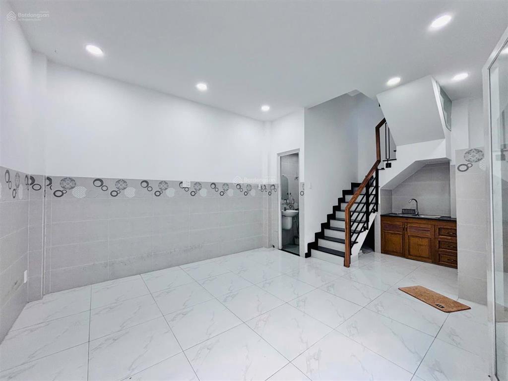 Rất là hiếm  rẻ  4 tầng lầu  giáp phú nhuận  sân bay  bình thuận  đường nguyễn kiệm  4.2 tỷ