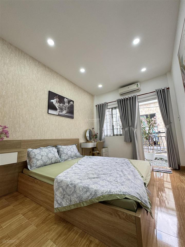 Diện tích to  3 phòng ngủ  giáp bình thạnh  full nội thất  đ. quang trung