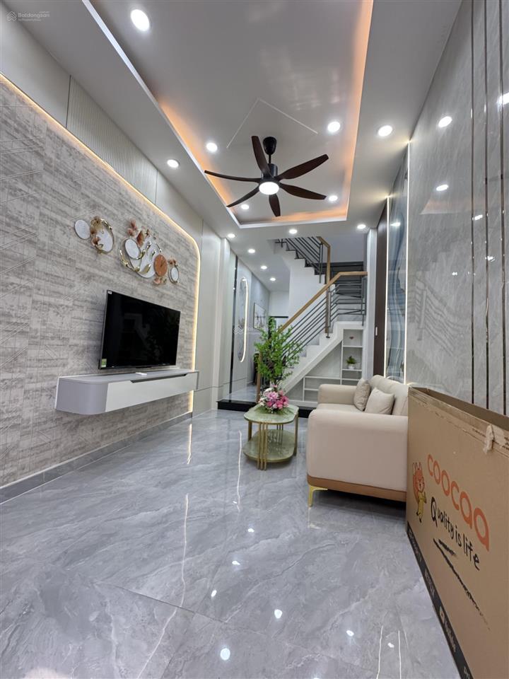 Diện tích to  3 phòng ngủ  giáp bình thạnh  full nội thất  đ. quang trung
