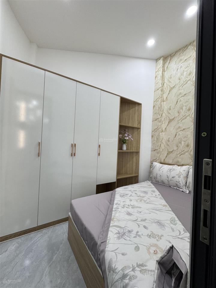 Diện tích to  3 phòng ngủ  giáp bình thạnh  full nội thất  đ. quang trung