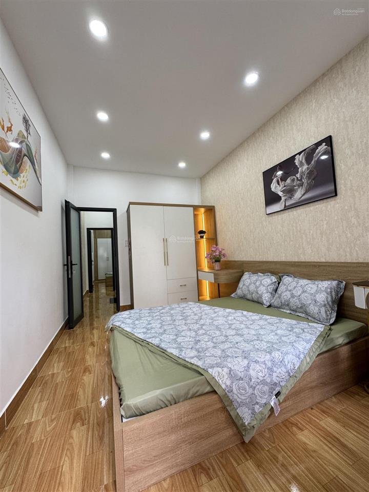 Diện tích to  3 phòng ngủ  giáp bình thạnh  full nội thất  đ. quang trung