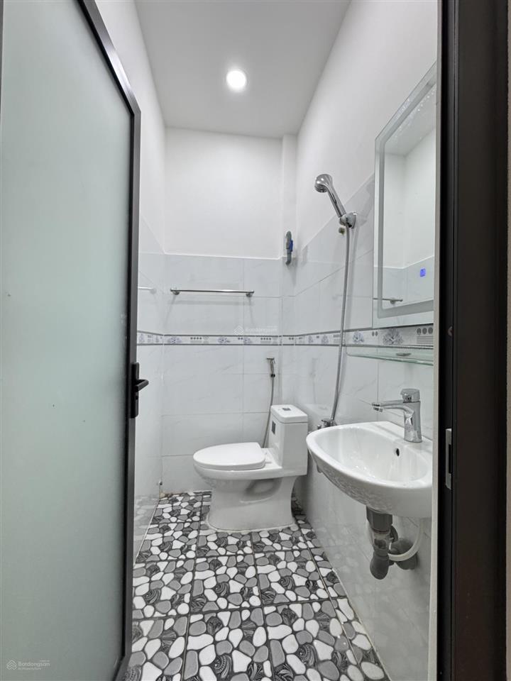 Diện tích to  3 phòng ngủ  giáp bình thạnh  full nội thất  đ. quang trung