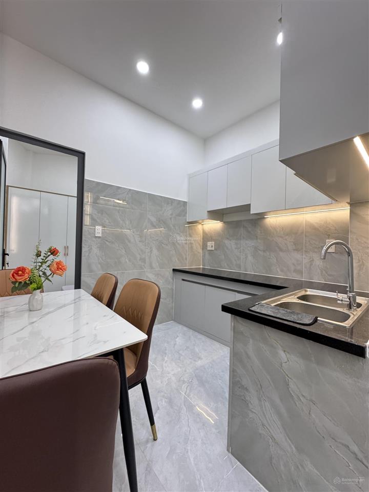 Diện tích to  3 phòng ngủ  giáp bình thạnh  full nội thất  đ. quang trung