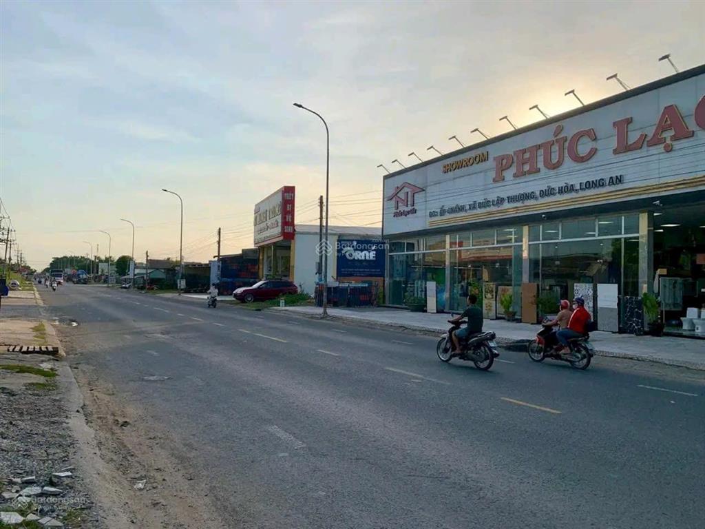 Bán gấp 11,715m2 giá 5tr/1m2 đất mặt tiền 823 đức hoà long an