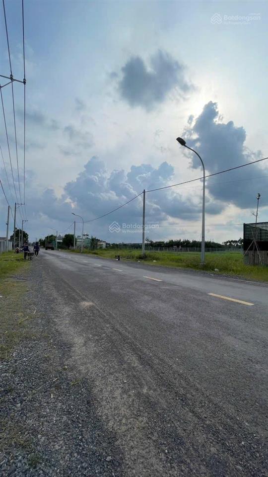 Bán gấp 1950m2 đất mặt tiền kênh t  1 xã bà điểm hóc môn, giá 8,5tr/1m2