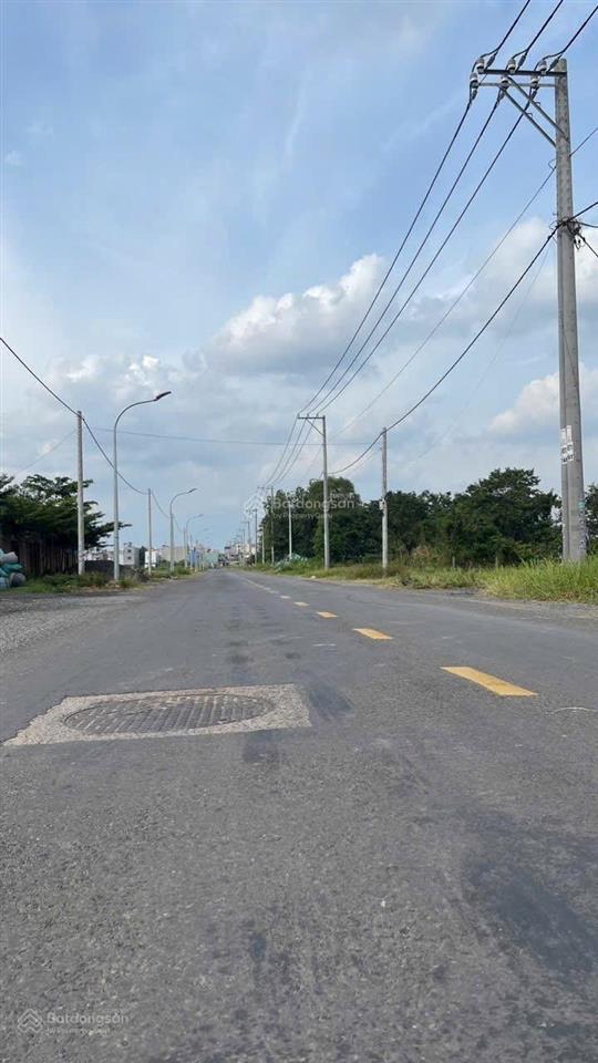 Bán gấp 1950m2 đất mặt tiền kênh t  1 xã bà điểm hóc môn, giá 8,5tr/1m2