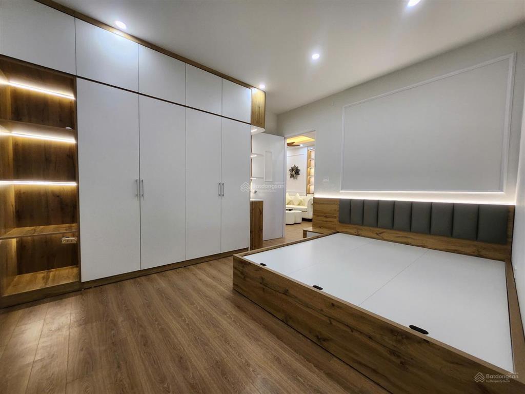 Chính chủ bán căn 88m, 3pn nhỉnh 5 tỷ tòa nc2 cầu bươu, xa la. full đồ, sẵn sổ, có hỗ trợ bank