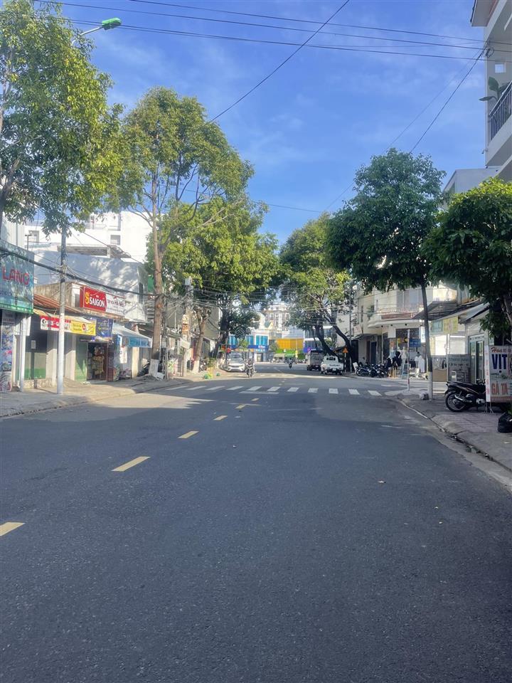 Bán nhà 2 tầng đường bửu đoá, nha trang, đường 16m ngang 7m giá chính chủ 70tr/m2