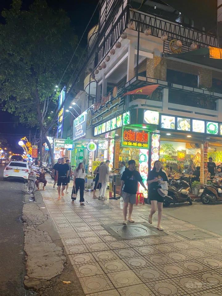 Bán nhà mặt tiền nguyễn thị minh khai, nha trang  vị trí kim cương dòng tiền 95 tr/tháng