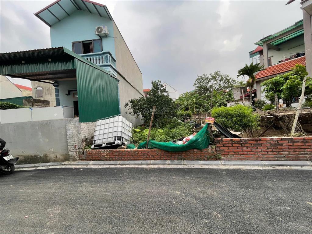 Bán mảnh đất vị trí gần chợ thôn xuân canh, xuân canh, đông anh, hn. dt 68.6m2. rộng 4.45m