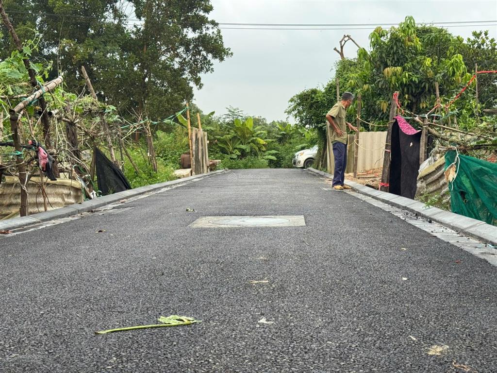 Bán đất giãn dân. lý nhân  xã đông anh (xã dục tú cũ) dt 120m2. vuông vắn. rộng 5.72m