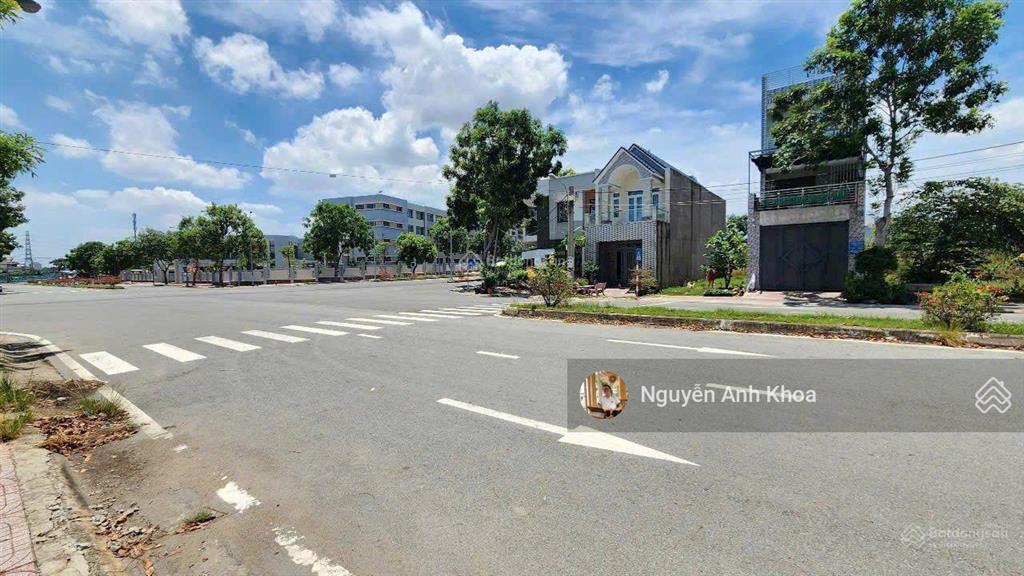 Chủ cần bán lô đất 150m2 trục d6 lớn nhất kdc châu thới, sát ql1a  vành đai 3