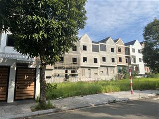 Chính chủ bán biệt thự 3 tầng kđt việt séc full nội thất sẵn về ở.  0865 566 ***