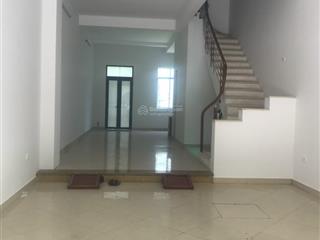 Bán liền kề 75m2 hoàn thiện  mặt sau là vườn hoa