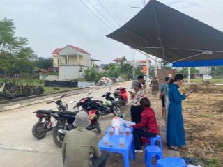 Chính chủ gửi bán đất đấu giá yên sơn  giá 5xtr/m2  anh chị quan tâm để em hỗ trợ tìm hiểu thêm ạ