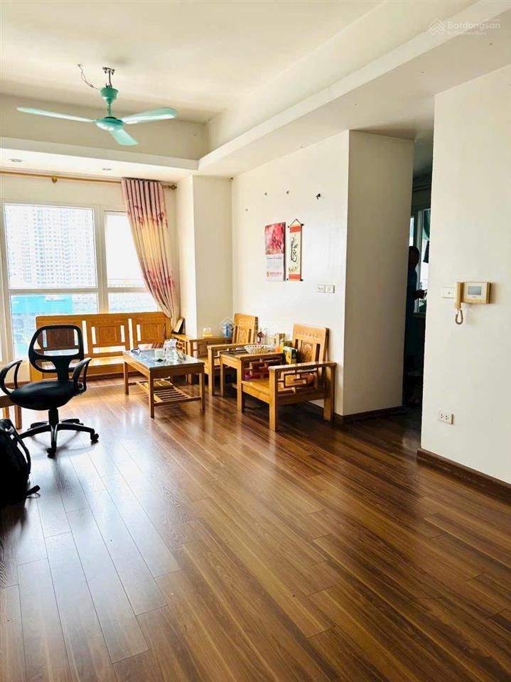 Gia đình chuyển căn to rộng hơn nên cần bán lại căn hộ 86m tại ct8 dương nội nhà đang ở sẵn nội đồ