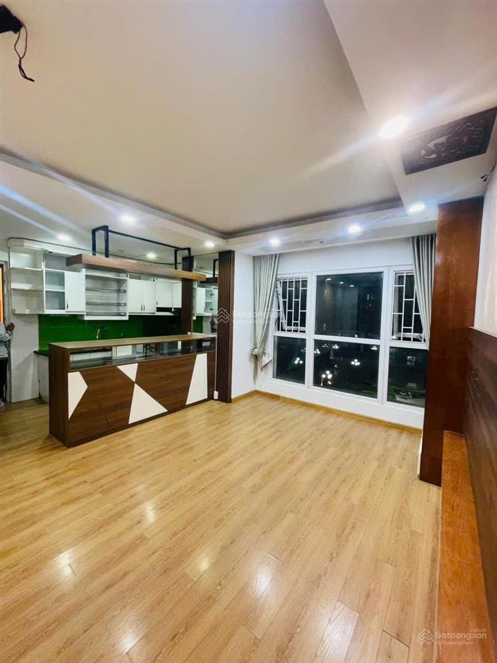 Chính chủ cần chuyển nhượng căn 86m2 tại ct8d nhà tầng trung view thoáng hướng mát sẵn nội thất