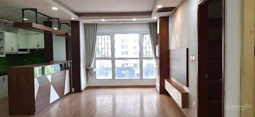 Chính chủ cần chuyển nhượng căn 86m2 tại ct8d nhà tầng trung view thoáng hướng mát sẵn nội thất