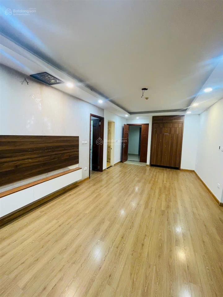 Chính chủ cần chuyển nhượng căn 86m2 tại ct8d nhà tầng trung view thoáng hướng mát sẵn nội thất