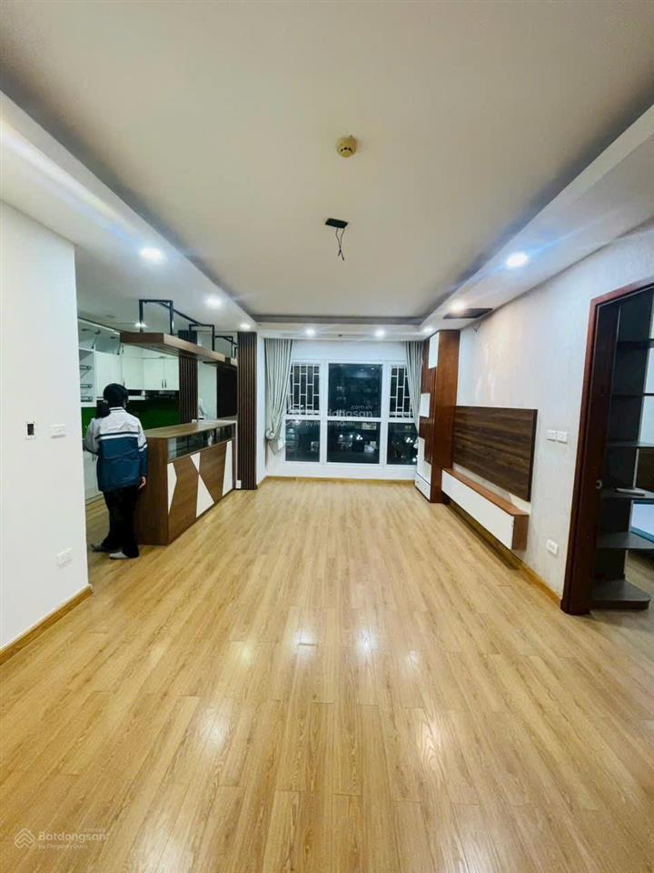 Chính chủ cần chuyển nhượng căn 86m2 tại ct8d nhà tầng trung view thoáng hướng mát sẵn nội thất