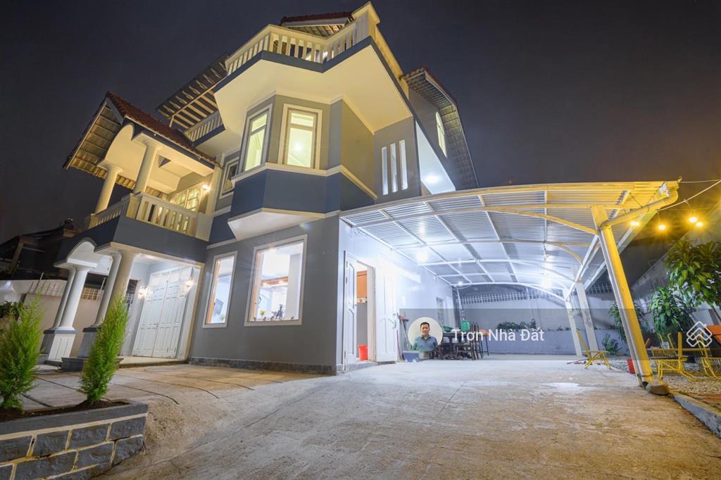 Tôi chính chủ bán biệt thự vườn đà lạt, gần bờ hồ 18x18m, trệt 2 lầu nhà đẹp vào ở liền