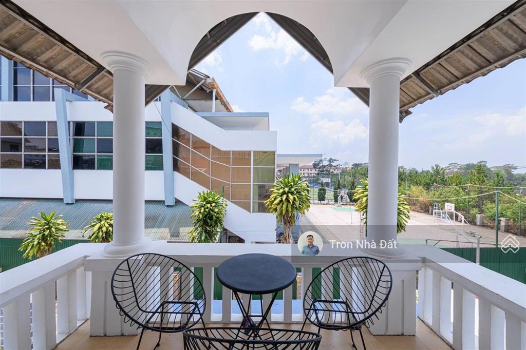 Tôi chính chủ bán biệt thự vườn đà lạt, gần bờ hồ 18x18m, trệt 2 lầu nhà đẹp vào ở liền