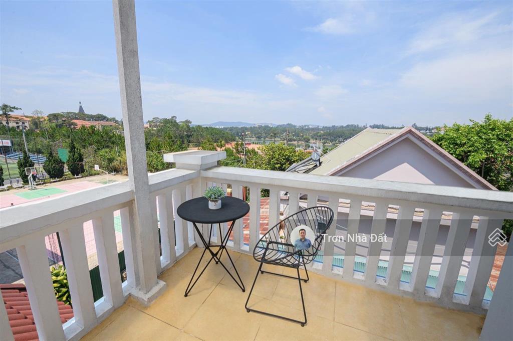 Tôi chính chủ bán biệt thự vườn đà lạt, gần bờ hồ 18x18m, trệt 2 lầu nhà đẹp vào ở liền