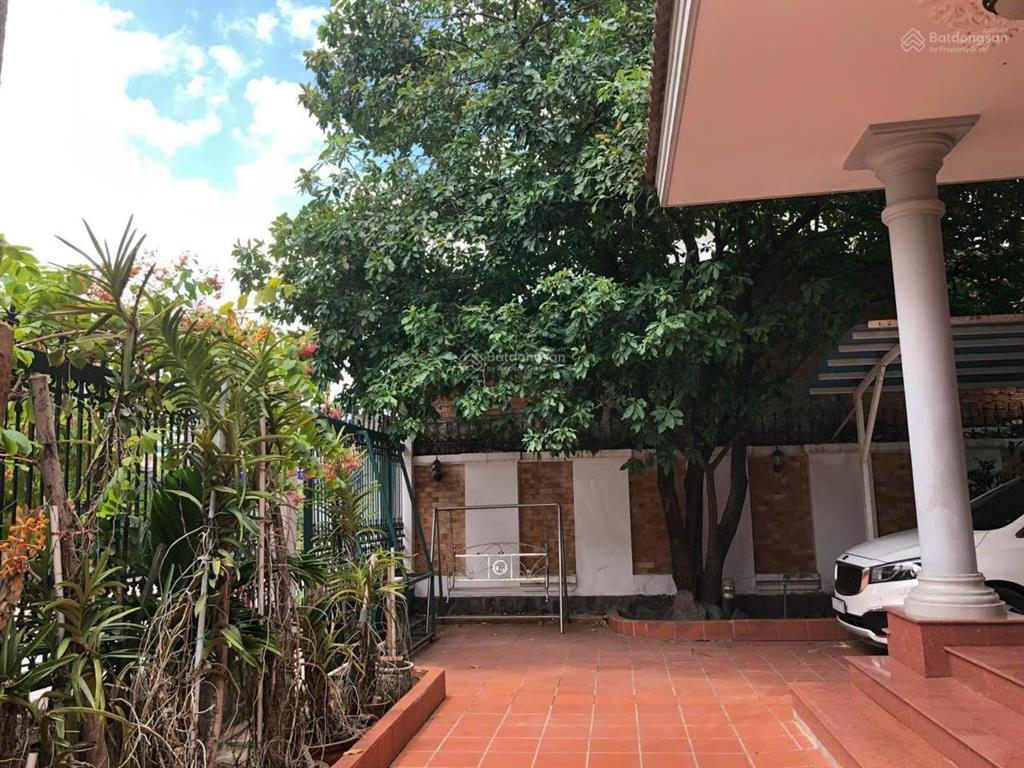 Biệt thự 16x20m  3 lầu mặt tiền đường số lâm văn bền q7 giá mềm 32 tỷ