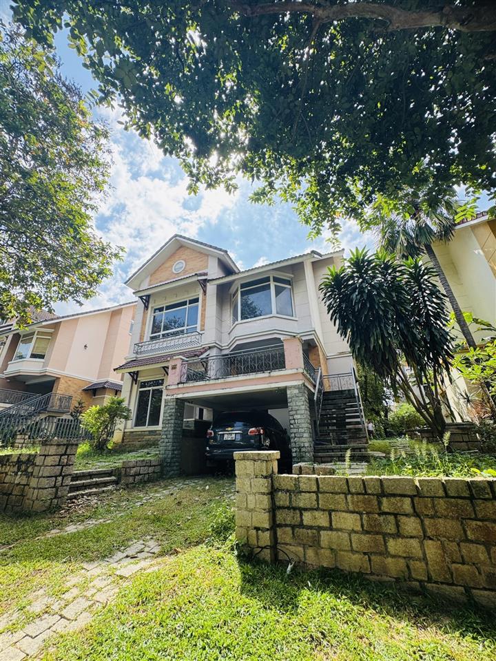 Bán biệt thự sân vườn thảo nguyên sài gòn quận 9  16x24  3 lầu nhà thô tiện decor theo ý