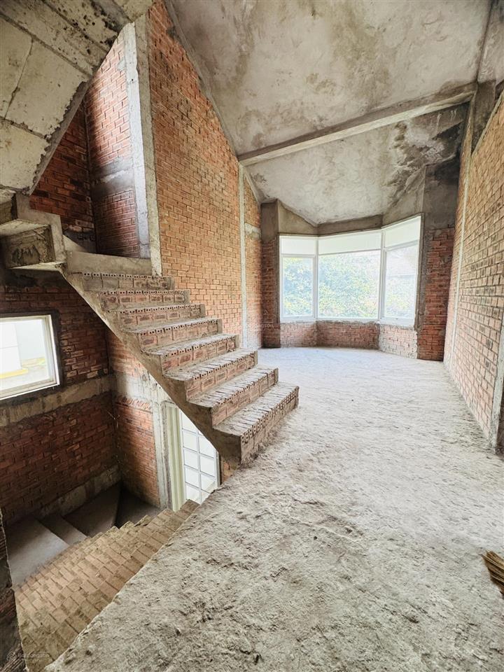 Bán biệt thự sân vườn thảo nguyên sài gòn quận 9  16x24  3 lầu nhà thô tiện decor theo ý