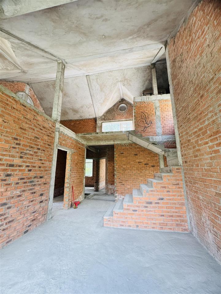 Bán biệt thự sân vườn thảo nguyên sài gòn quận 9  16x24  3 lầu nhà thô tiện decor theo ý