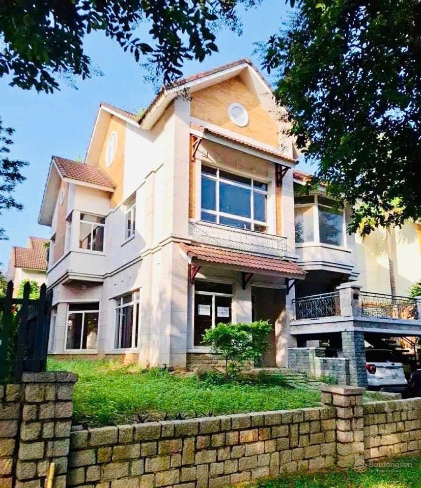 Tôi bán biệt thự sân vườn thảo nguyên q9 | 16x24 | 3 lầu giao thô tiện decor theo ý