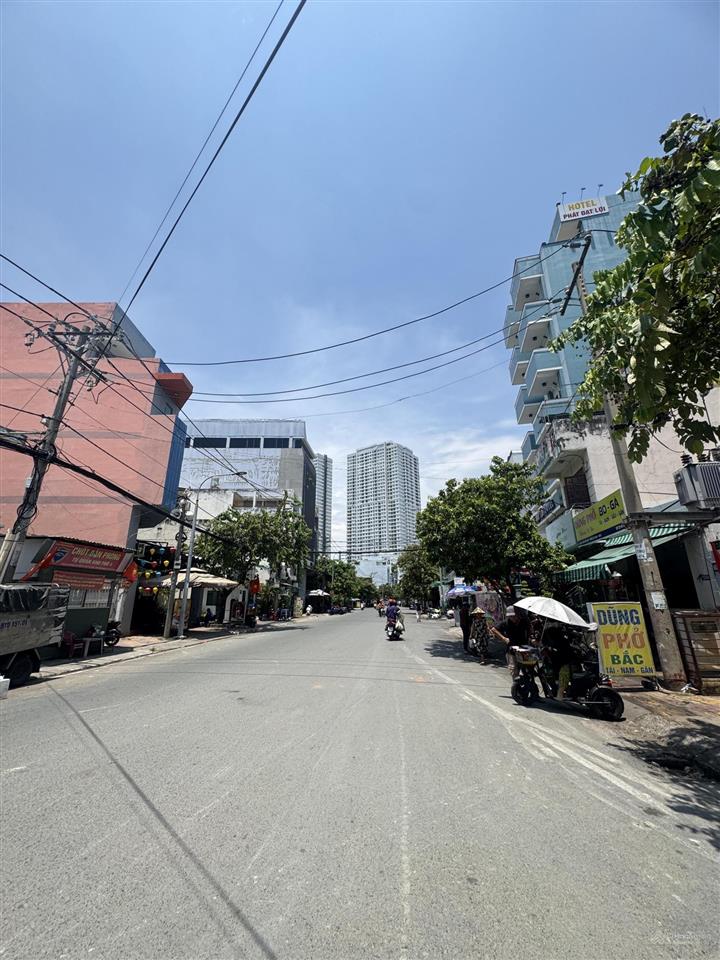 Tôi bán lô góc 2mt kiều đàm himlam q7 20x22m khu được xd hầm 7 tầng nổi. call 0909 227 ***