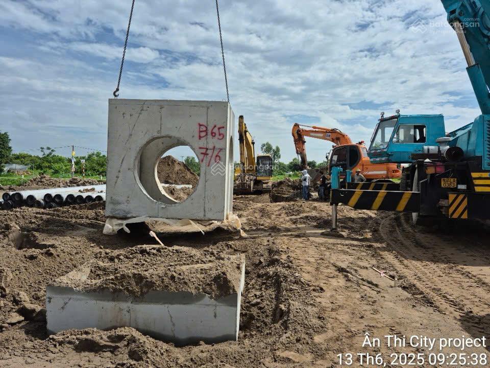 Thu hồi vốn bán gấp căn liền kề 85m2, xây 4 tầng, mt 5m, mặt đường 20m, thị trấn ân thi hưng yên