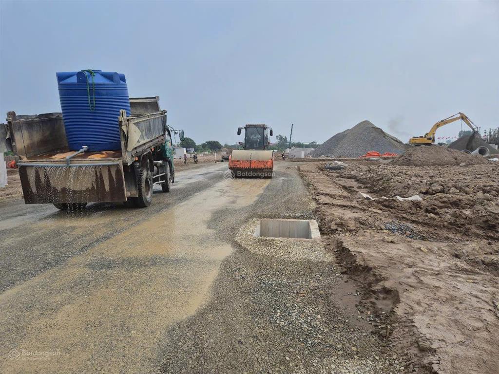 Thu hồi vốn bán gấp căn liền kề 85m2, xây 4 tầng, mt 5m, mặt đường 20m, thị trấn ân thi hưng yên