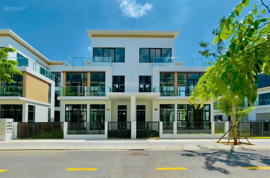 Căn biệt thự 2 mặt tiền sau công viên 7,8 tỷ (all in 100%). em phước ngay 0938 193 ***