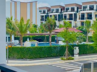 Nhà phố ngay hồ bơi , 6x20 vị trí đẹp thoáng, giá chỉ 5,49 tỷ (full 100%). 0938 193 *** phước phạm