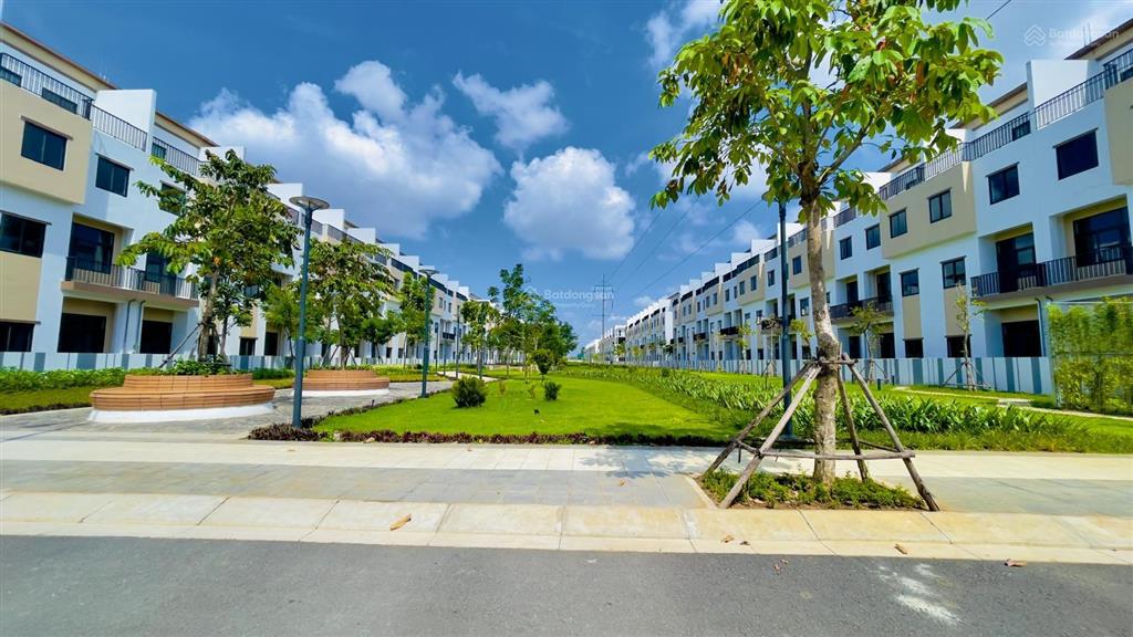 Nhà phố xây sẵn 6x18m, giá 5,3 tỷ (full giá 100%), giá tốt nhất để đầu tư.  em phước 0938 193 ***