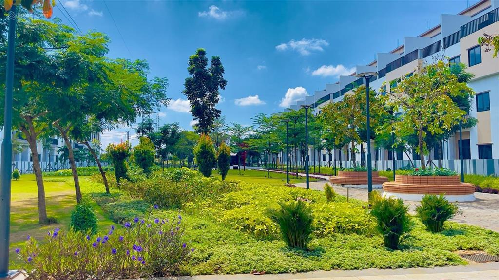 Nhà phố xây sẵn 6x18m, giá 5,3 tỷ (full giá 100%), giá tốt nhất để đầu tư.  em phước 0938 193 ***