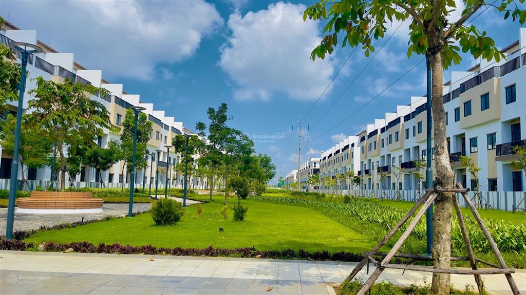 Nhà phố xây sẵn 6x18m, giá 5,3 tỷ (full giá 100%), giá tốt nhất để đầu tư.  em phước 0938 193 ***