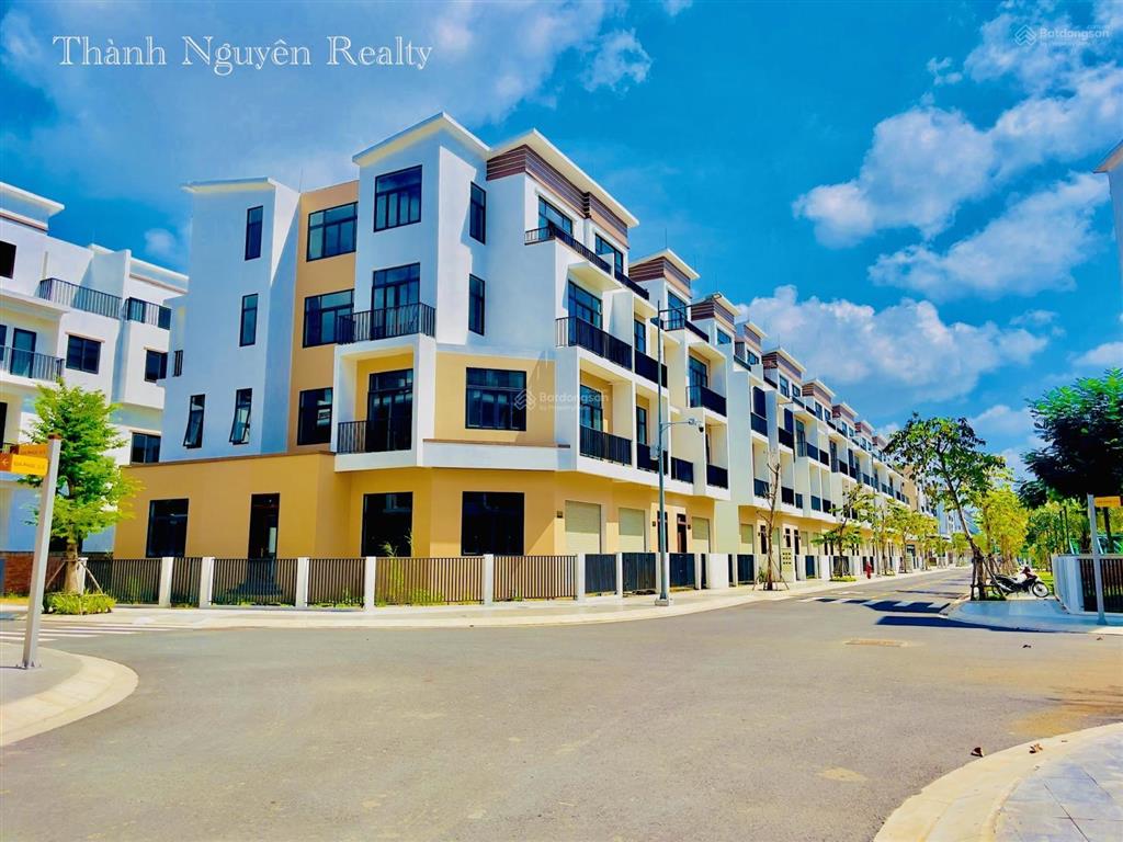 Nhà phố xây sẵn 6x18m, giá 5,3 tỷ (full giá 100%), giá tốt nhất để đầu tư.  em phước 0938 193 ***
