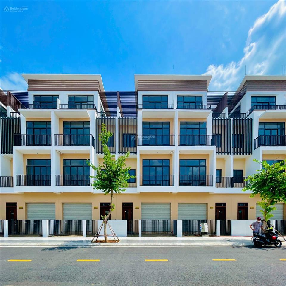 Nhà phố 4 tầng 6x20, cạnh trường học  phố ẩm thực giá 5,5 tỷ (full 100%).  0938 193 *** em phước