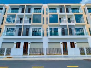 Nhà phố xây sẵn 6x18m, giá 5,2 tỷ (full giá 100%), giá tốt nhất để đầu tư.  em phước 0938 193 ***