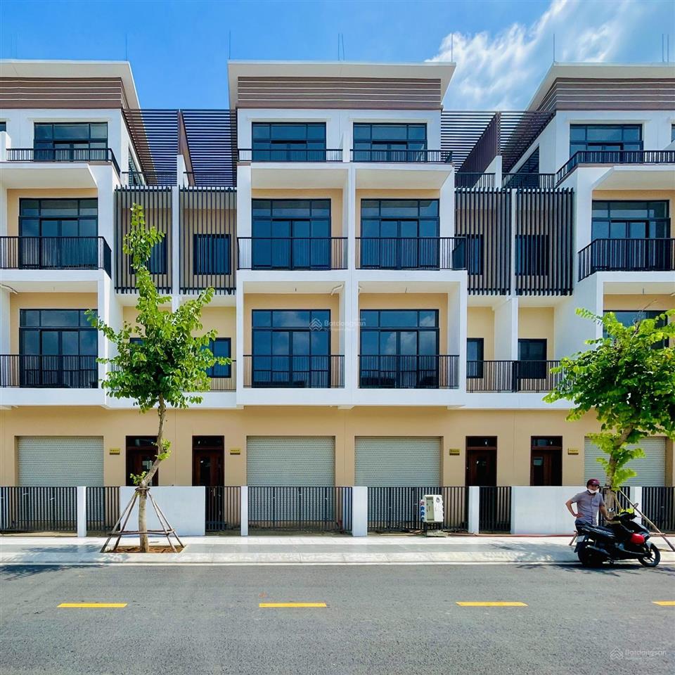 Nhà phố 6x20 ngay hồ bơi, thoáng đẹp, cạnh cổng, trung tâm thương mại. giá tốt nhất chỉ 5,8 tỷ