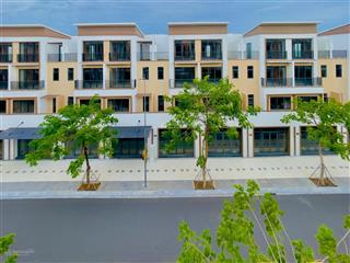 Shophouse 4 tầng đối diện cổng trường phổ thông liên cấp fpt, giá chỉ 7,2 tỷ.  0938 193 *** phước