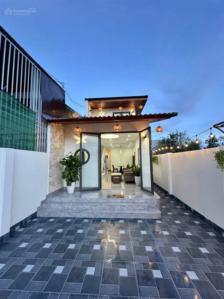 Nhà mê lửng rất đẹp đầu thôn 8 cưebur (phường bmt) cách ngã sáu 7km  1.990 tỷ