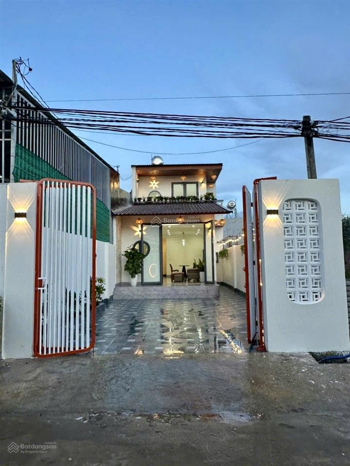 Nhà mê lửng rất đẹp đầu thôn 8 cưebur (phường bmt) cách ngã sáu 7km  1.990 tỷ