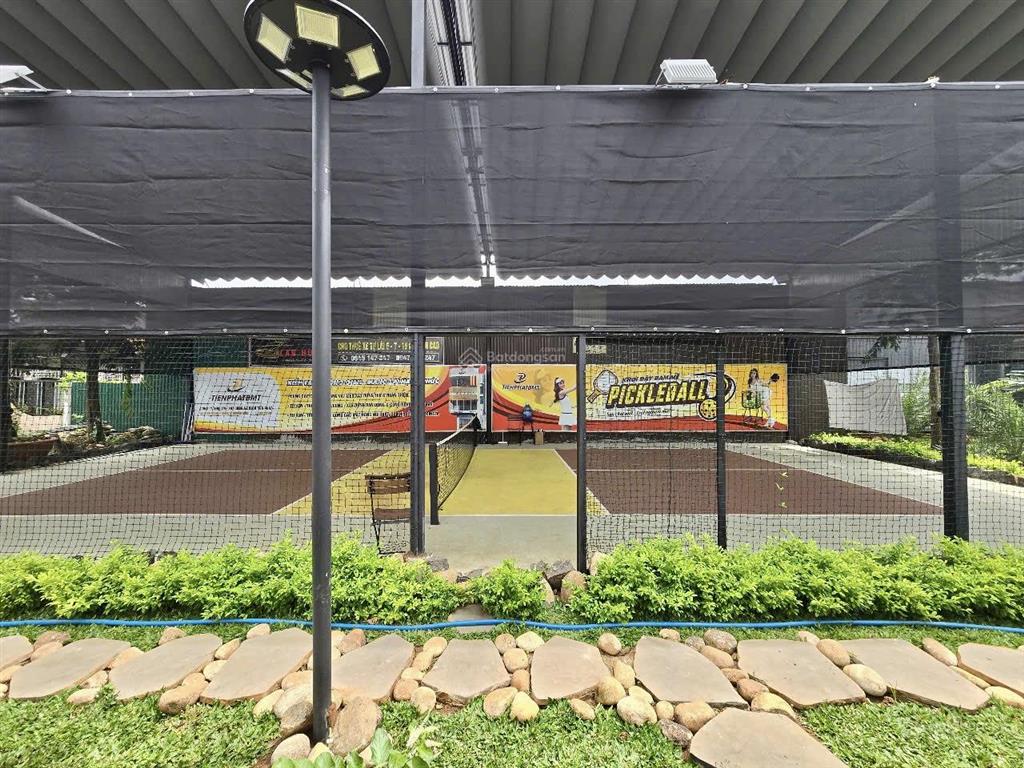 Cho thuê khu tổ hợp quán cà phê + sân pickleball + nhà vườn + hồ cá