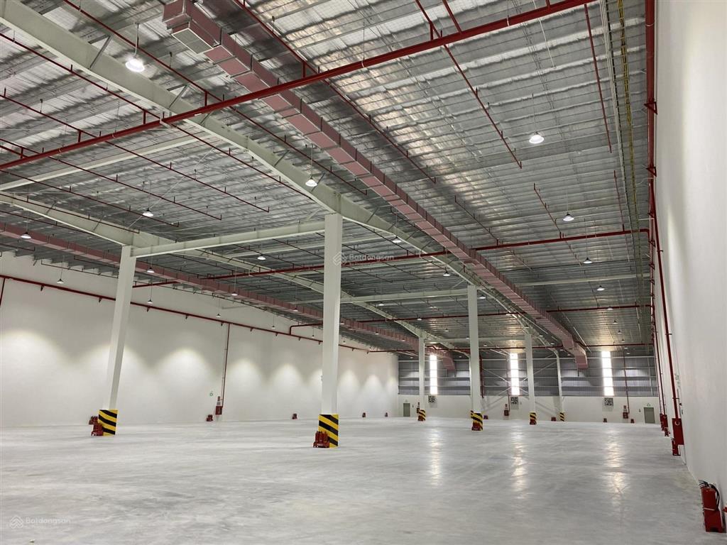 Cho thuê kho chuyên logistics gần cảng liên chiểu, dt 8600m2 có 8  16 cửa xuất nhập